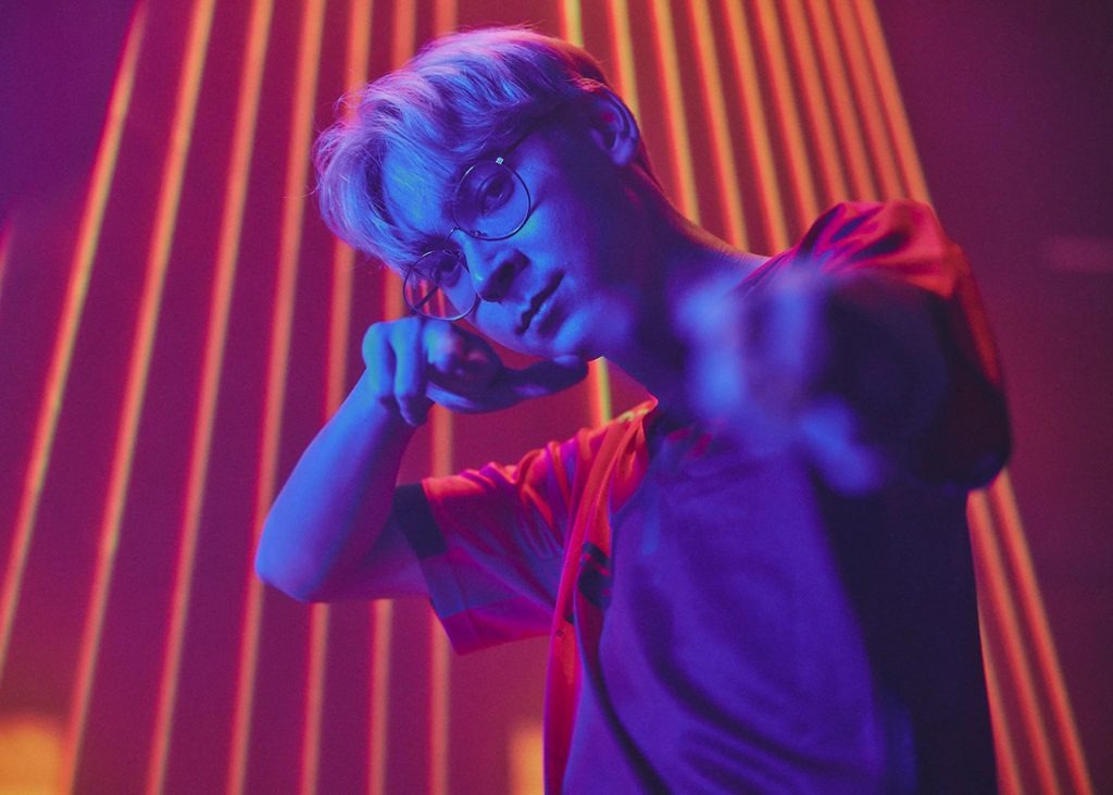 tenz tro lai thi dau chuyen nghiep 1